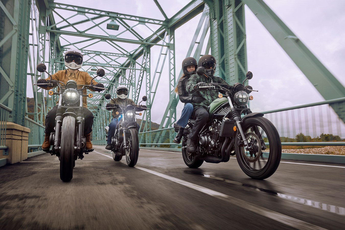 ¿Cómo frenar en moto de manera correcta?