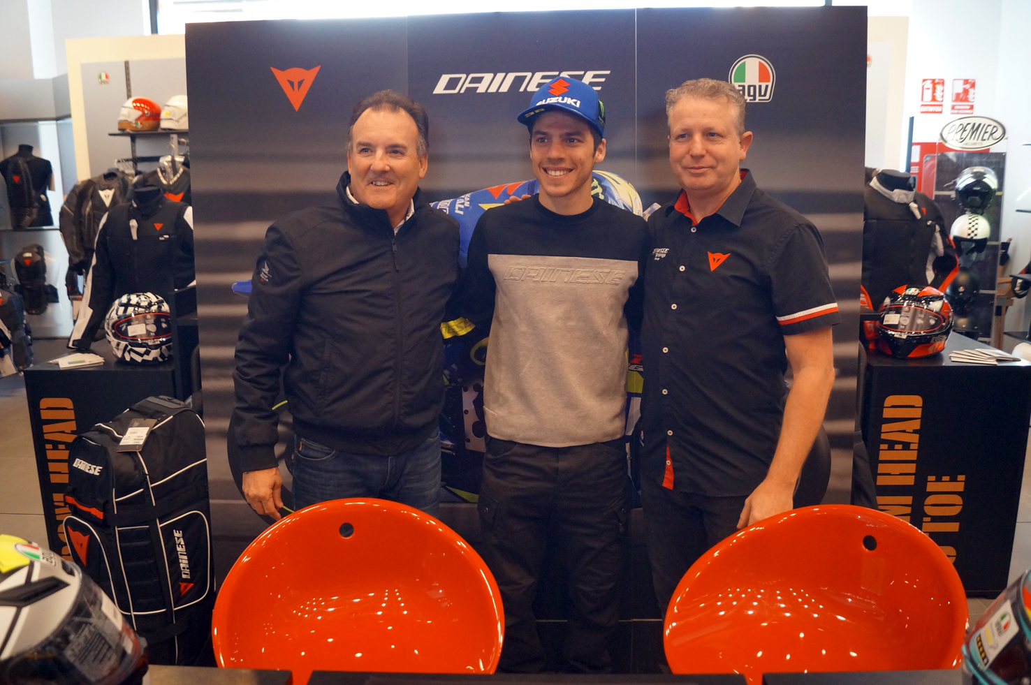 Visita de Joan Mir a las instalaciones de Servihonda Boutique.